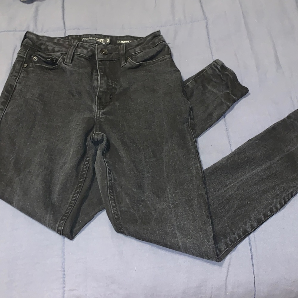 Never worn BLACKHEART Women’s jeans size 3 Skinny
